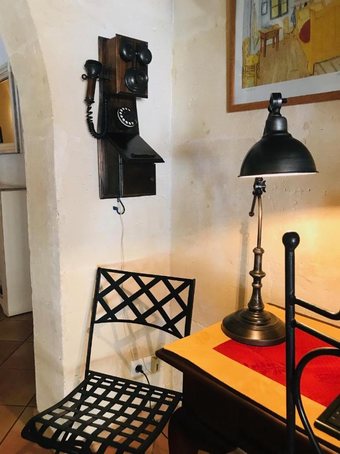 Hotel Porte De Camargue - Les Quais D'อาร์ลส์ ภายนอก รูปภาพ